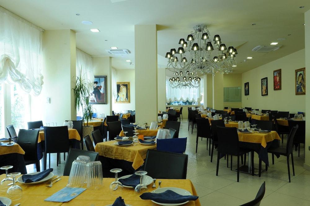 Hotel In Cesenatico Eksteriør billede