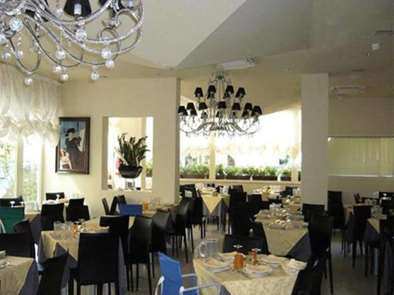 Hotel In Cesenatico Eksteriør billede